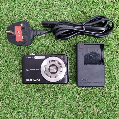 Casio Exilim EX-Z1050 10,1 MP Digitalkamera mit Ladegerät - getestet