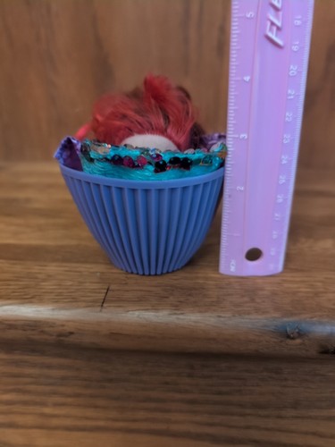 Emco Cupcake Surprise Konvolut 8 Puppen Pailletten Kleider ohne Hüte - Bild 24 von 24