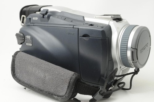 [Excellent] SONY DCR-TRV18 Handycam Mini DV Camcorder w/ Battery, AC & AV JAPAN - Picture 2 of 9