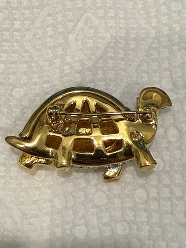 SWAROVSKI VINTAGE GOLD PLATED ENAMEL AND RHINESTONE TURTLE BROOCH - Picture 3 of 5