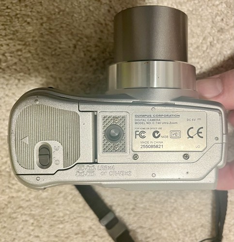 Olympus CAMEDIA C-740 - (TESTED) Ultra Zoom 3.2MP Digital Camera - Silver - Picture 8 of 10