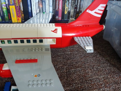 LEGO City Airport 3182 faltan alrededor de 85 piezas, 14 pegatinas y todas las minifiguras - Imagen 7 de 13