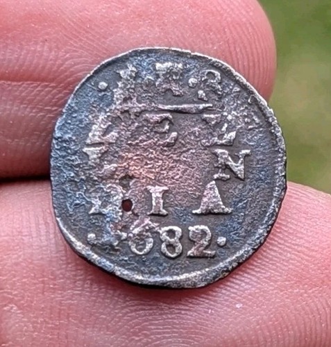 RARE Date ! 1682 Dutch Netherlands VOC 1 Stuiver Silver Zeeland Coin Hole_Z214 - Picture 1 of 6