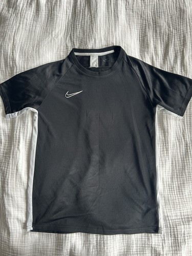 Nike Dri-Fit T-Shirt Boys XL Black With White Strip At Sides