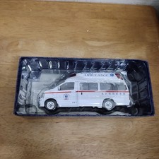 Takara Tomy Tomica Limited Vintage Neo Nissan Paramedic Ambulance 1/43