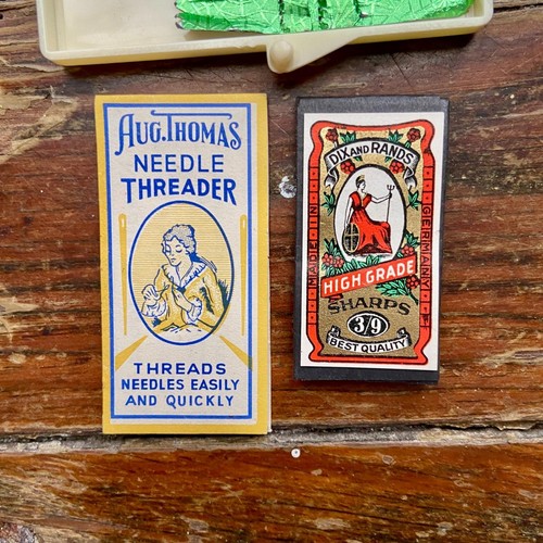 Vintage Schmidt's Bakery St James Plastic Sewing Needles Threader Travel EUC - Picture 4 of 5