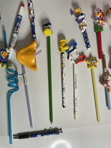 Lote De Colección 51 Bolígrafos-Marcador-Lápiz-Paja Pato Donald Disney Land & World. - Imagen 13 de 16