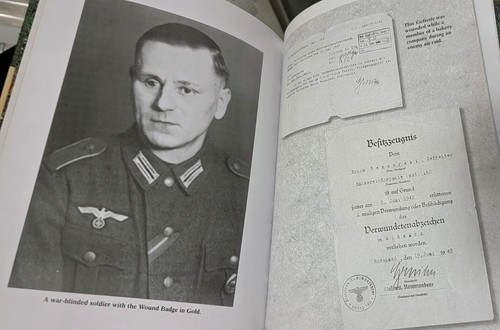 Deutsche Verwundetenabzeichen im Zweiten Weltkrieg tolles Foto Schiefferbuch, neu. - Bild 5 von 16