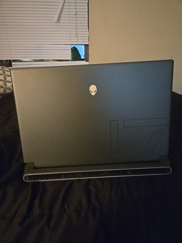 Alienware Custom M 17 R5 Ams Ryzen 9000 And Nvidia 3060 - Picture 4 of 8