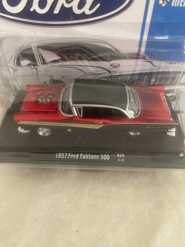 M2 Machines 1957 Ford Fairlane 500 - Picture 2 of 5
