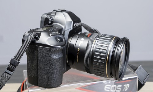 Film Tested Canon EOS 3, Pro 35mm Film Camera with Canon 28-135mm F3.5-5.6 IS Le - Picture 2 of 10