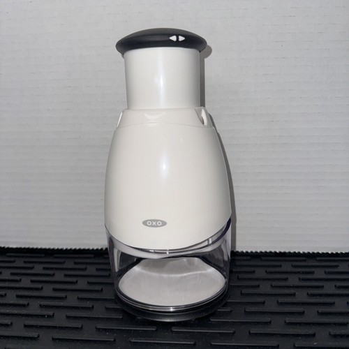 OXO Good Grips Zerkleinerer 1 Tasse weiß mit bequemem Knopf