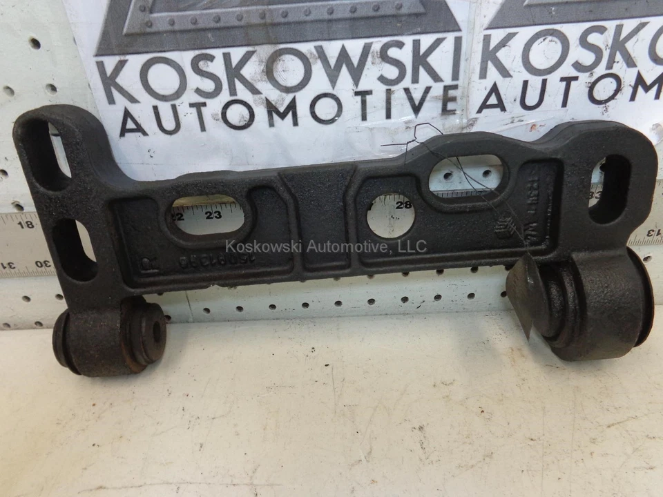 Suporte de montagem de braço de controle inferior Chevy Trailblazer frente direita GMC Envoy - Imagem 2 de 4