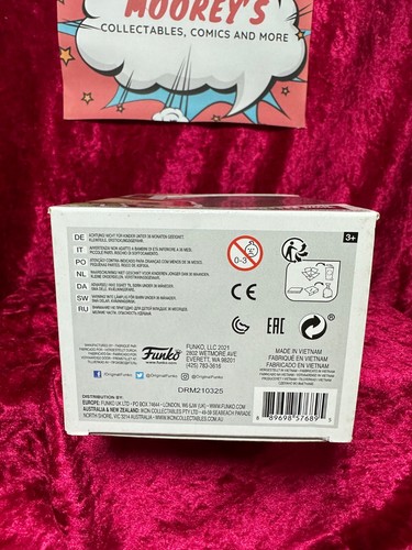 The Queen's Gambit - Beth Harmon with Rook Pop! Vinyl Figure #1122 - Picture 6 of 6