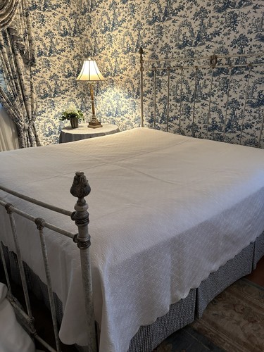 Sferra King Size 100% Egyptian Cotton Matelasses’ Coverlet.  - Picture 1 of 4