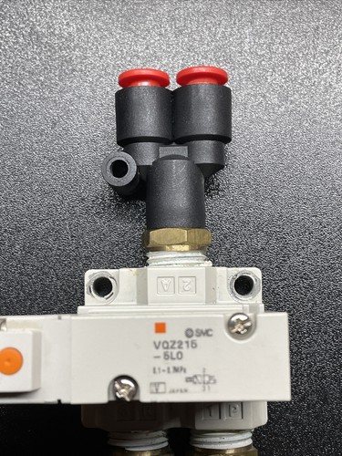 Elettrovalvola pneumatica SMC 0.1-0.7MPA 24VDC VQZ215-5L0 collettore 1/4 raccordi - Foto 2 di 6