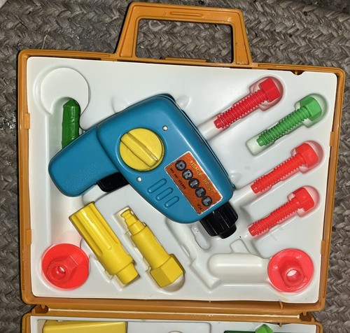 1977 Fisher Price Tool Kit Vintage Kinder Spielset Werkzeugkiste Aufziehbohrer Spins - Bild 2 von 4
