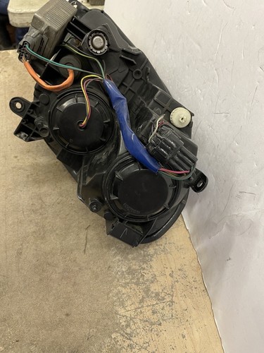 2003-2004 INFINITI G35  4/DOOR RIGHT HEADLIGHT XENON ASSY ( USED OEM / REPAIRED - Picture 4 of 5