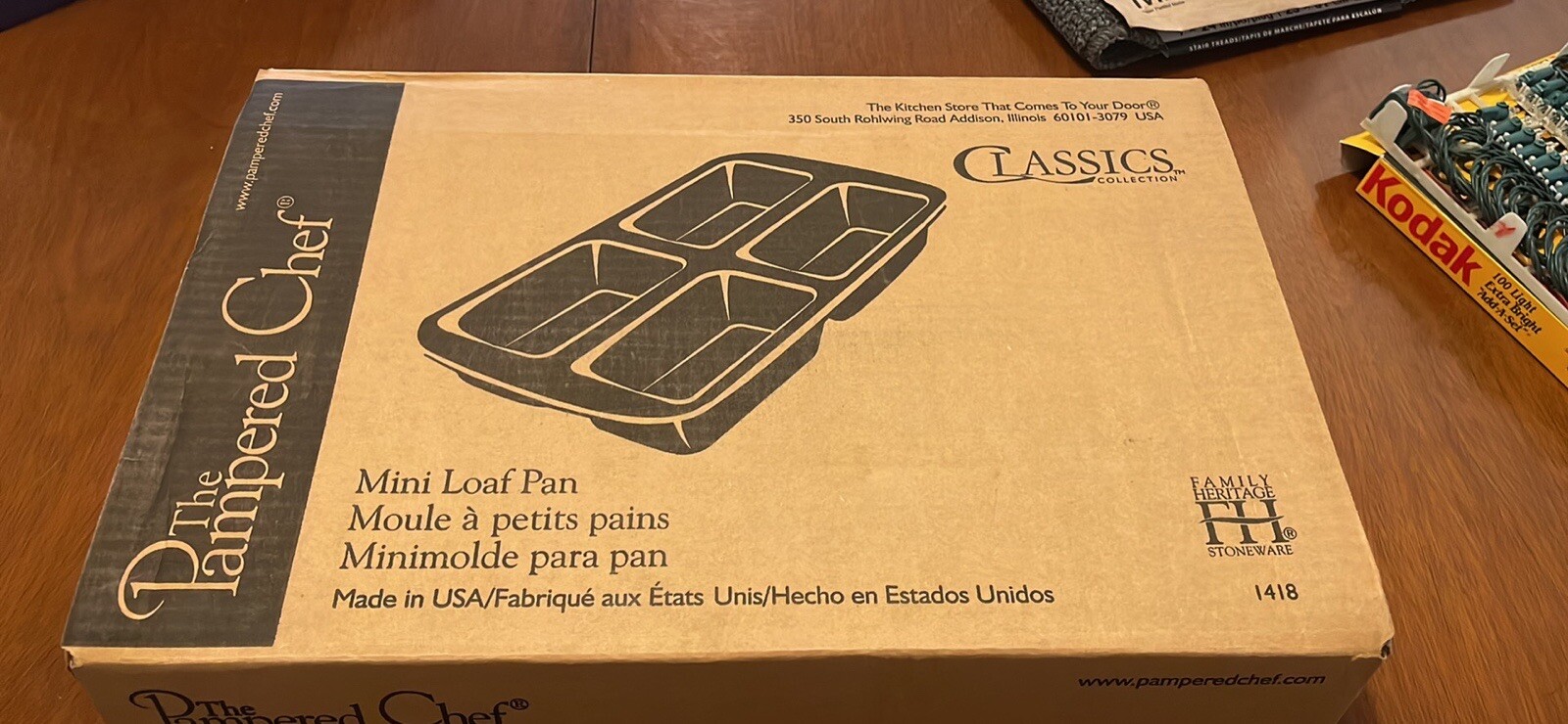 The Pampered Chef - Heritage Collection #1418 (Mini 4 loaf) Ston