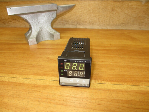 RKC REX-C10 *USED POWERS UP* Temperature Controller