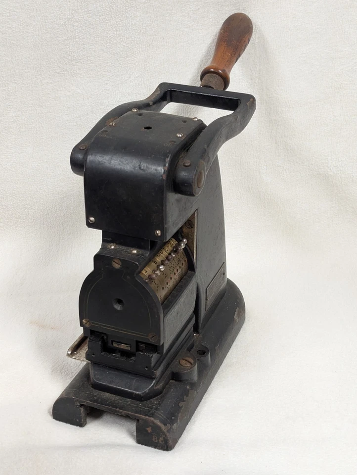 Antique Cummins Perforator Co. Initial Perforating Machine No. 100 Cast Iron - Image 2 of 4