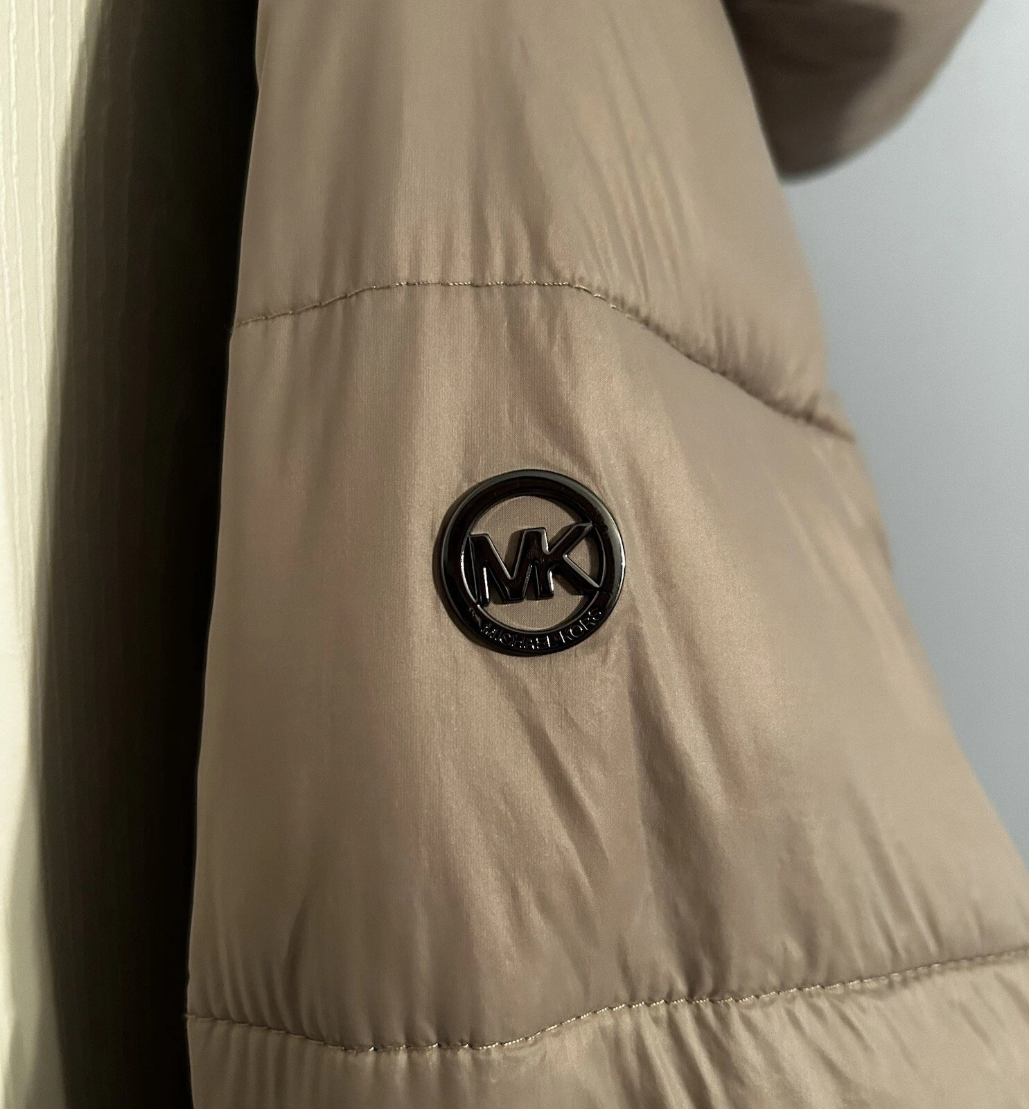 Michael Kors Cappotto donna imbottito in nylon trapuntato con cappuccio marrone chiaro taglia M