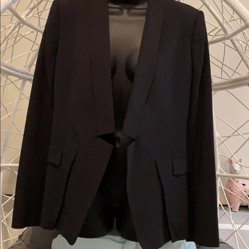 Blazer abierto negro Halston Heritage - Usado en excelente estado con forro Foto 2 de 4