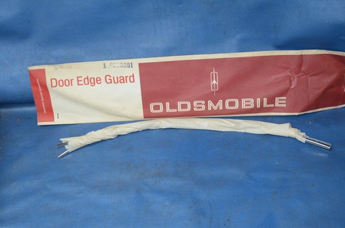 NOS 1971-1977 Oldsmobile Toronado Door Edge Guard Set Protector OEM Olds 983261 - Bild 7 von 7