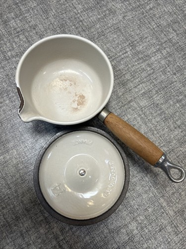 Vintage Le Creuset Enameled Cast Iron #14 Sauce Pan With Lid Wood Handle-Brown - Picture 2 of 5