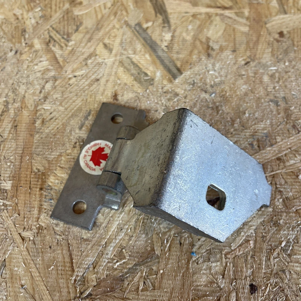 1987-1992 CHEVROLET BERETTA, CORSICA ЛЕВОЙ И ЗАДНЕЙ ДВЕРИ ПЕТЛЯ, GM: 10136907 - Изображение 2 из 4