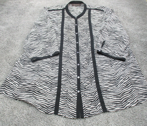 Maggie T Blouse 24 3/4 Sleeve Button Up Patterned Black/White