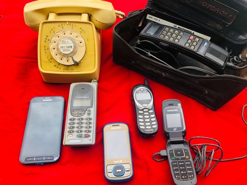 L@@K Vintage Lot of 7 Motorola Car Brick Cell Phone/Motorolas/Samsung Cellulars… - Picture 9 of 9