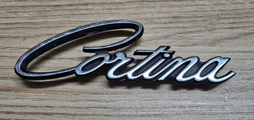 FORD CORTINA MK2 REAR BADGE IN NICE CONDITION - Picture 2 of 3