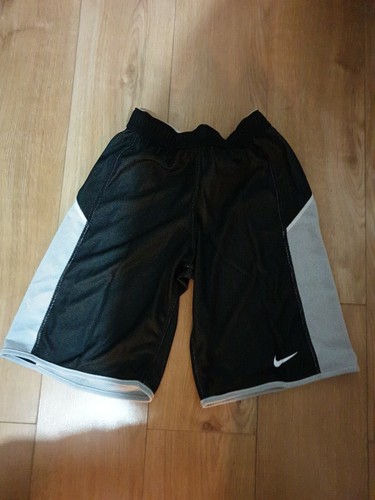 Nike Kids Reversible Basketball Jersey and shorts Size XL - Picture 4 of 7