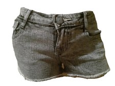NO BOUNDARIES JUNIORS SIZE 9 RAW HEM DENIM SHORTS