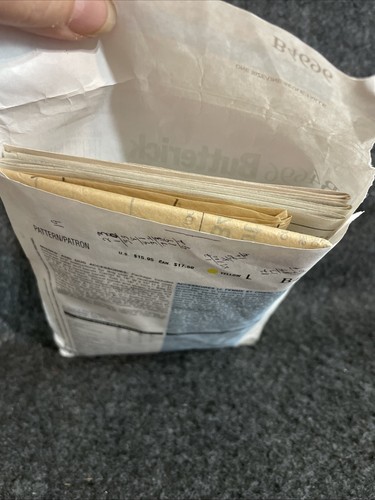 UNCUT! Sewing Pattern For Small Dog Carrier & Dog Clothes by Butterick (B4696) - Picture 9 of 9