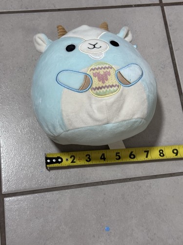 Squishmallow Domingo la capra blu che tiene un uovo di Pasqua collezione Pasqua - Foto 5 di 6