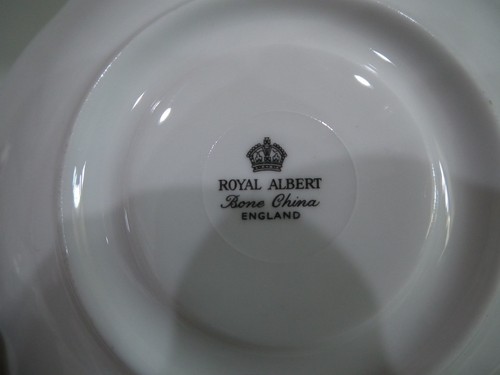 Taza y platillo vintage Royal Albert con forma lírica de pluma dorada y azul - Imagen 6 de 17
