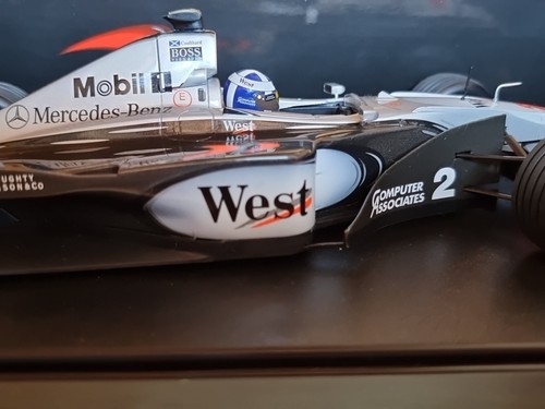 PMA West McLaren Mercedes David Coulthard #2 Tabakwerbung 1:18, *OVP  neuw. - Bild 12 von 19