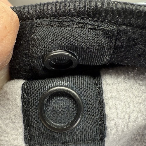 BabyBjorn Bezug für vordere Babytrage schwarz Fleece mit abnehmbarer Kapuze EUC - Bild 7 von 11