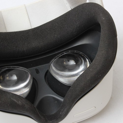 Meta Oculus Quest 2 64GB Standalone VR Headset with Controllers (U) - Picture 8 of 17