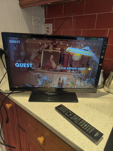 Hitachi 22 inch tv with built in dvd player Hdmi Freeview - Picture 1 of 10