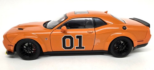 Solido 1/18 Dodge Challenger R/T Scat Pack Widebody Hazzard Tribute model car - Picture 5 of 8