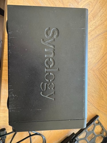 Synology DS1515+ 5-bay NAS 4GB RAM NO HDDs - Picture 7 of 13