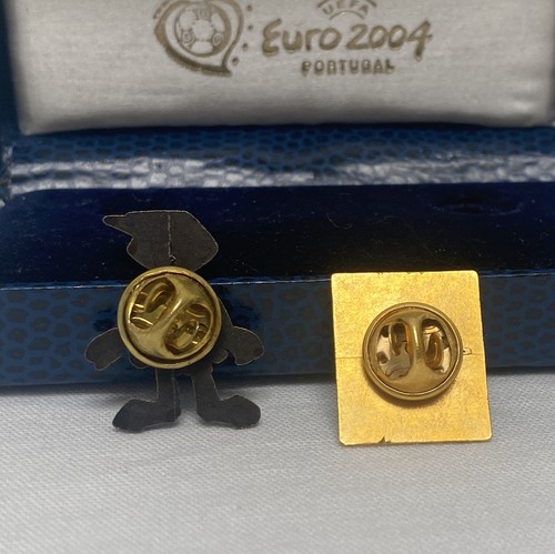 UEFA Euro 2004 Portugal Kinas pins badges with box - Picture 3 of 3