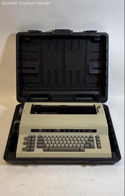 Sears Electronic Communicator 2 Typewriter W/ Case