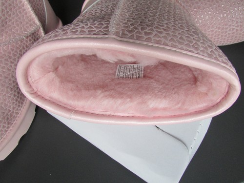 Botas UGG Clásicas II Gel Corazones Rosa BK5 se adapta a W6.5-7 Nuevas $140 - Imagen 16 de 18