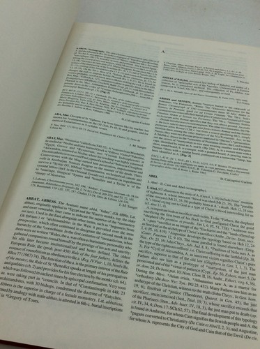 ENCYCLOPEDIA OF THE EARLY CHURCH - 1992 - 2 vol - Catholic history - Picture 4 of 5