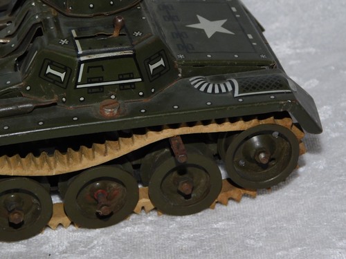 Vintage 1950's Gama German US zone Wind Up Tin Toy Military Tracks Tank - Picture 3 of 15