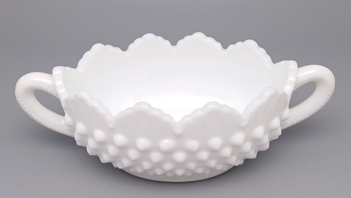 Plato de nuez o caramelo ovalado de vidrio Fenton vintage 2 asas Hobnail vaso de leche blanco - Imagen 2 de 7